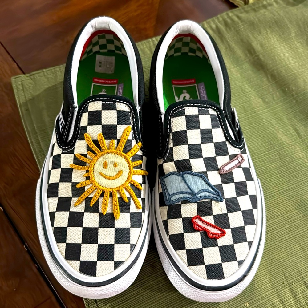 Vans Slip-on Skateistan Checkerboard Sz 4.0 Men's Sneakers - like new condition.